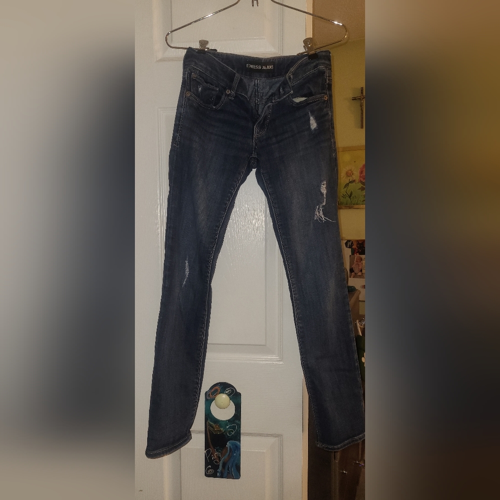 Women's Express low-rise straight legged jeans size 0 short